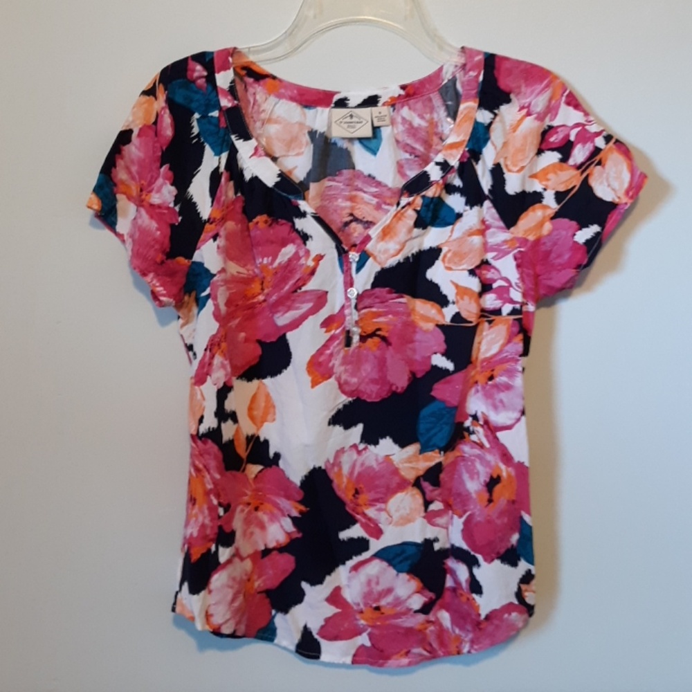 St. John's Bay Pink Floral Top, size S